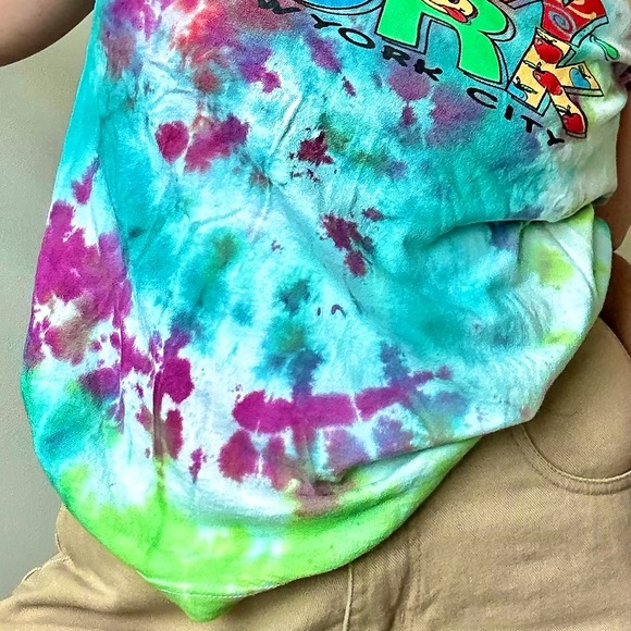 VINTAGE New York 1990s Graphic T-Shirt Tie Dye Unique Vibrant Nostalgic - Picture 5 of 5